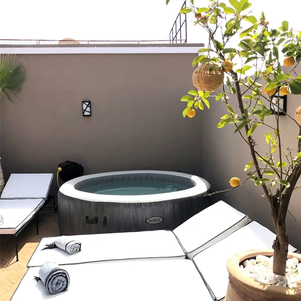 jacuzzi du riad hawwa janna à marrakech